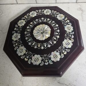 Vtg. Mother of Pearl Abalone Inlay Octagon Lacquered Asian Divided Box